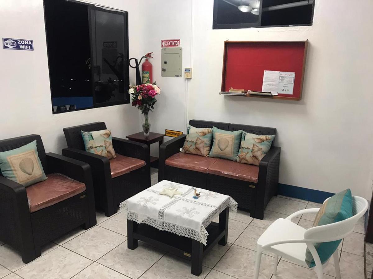 Hostal Albatros San Cristóbal Eksteriør bilde